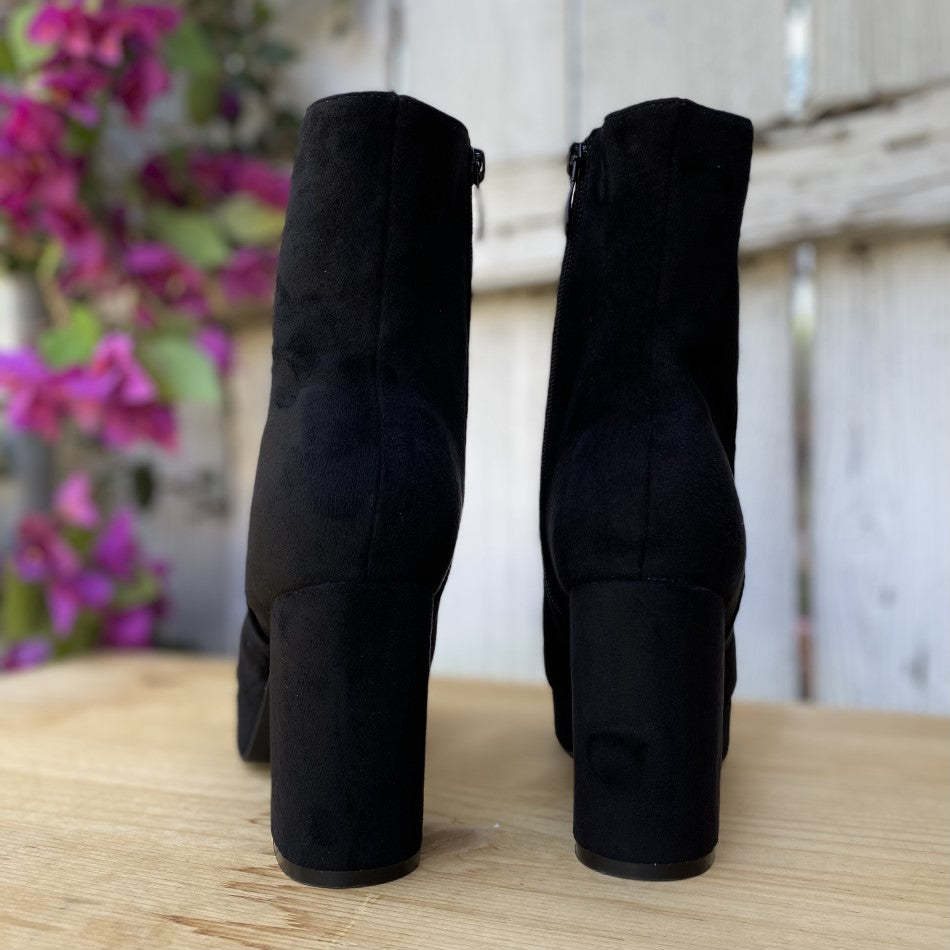 CT 01 Black Boots for Women with Heel