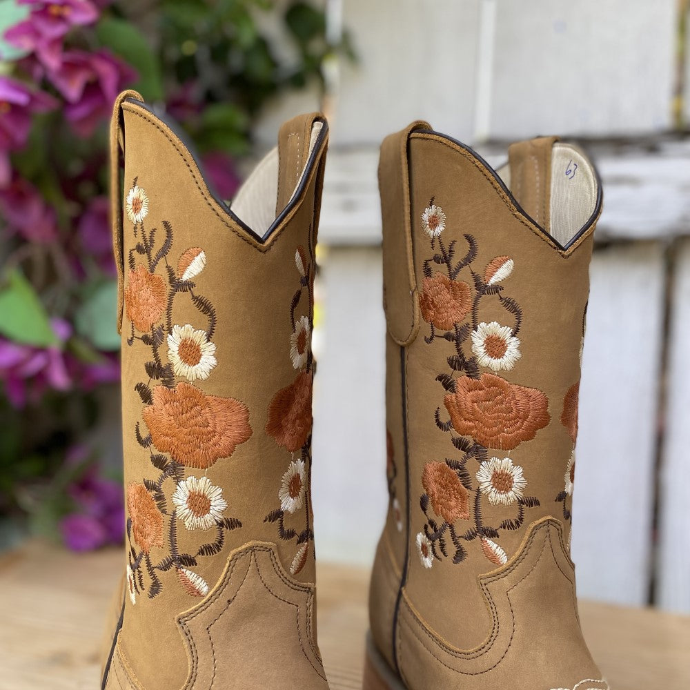 Botas bordadas best sale con flores